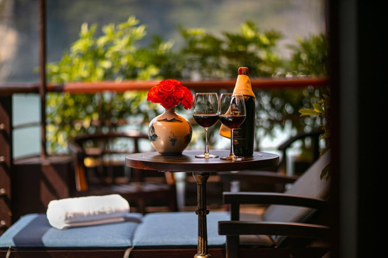 Hotel Nostalgia Halong Cruise Ha Long Exterior foto